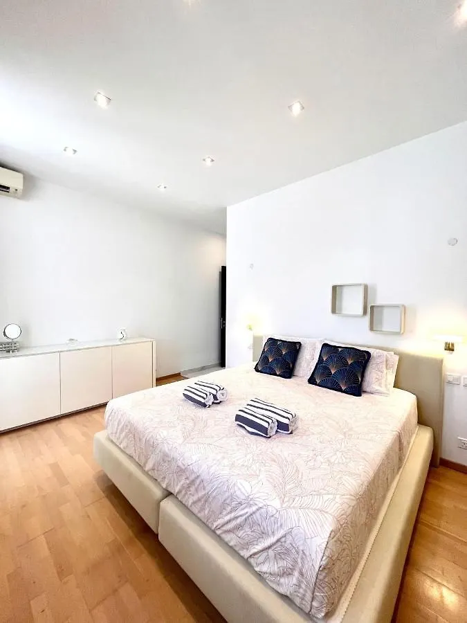 Bright Bookworm'S Haven Apartment Sliema Malta