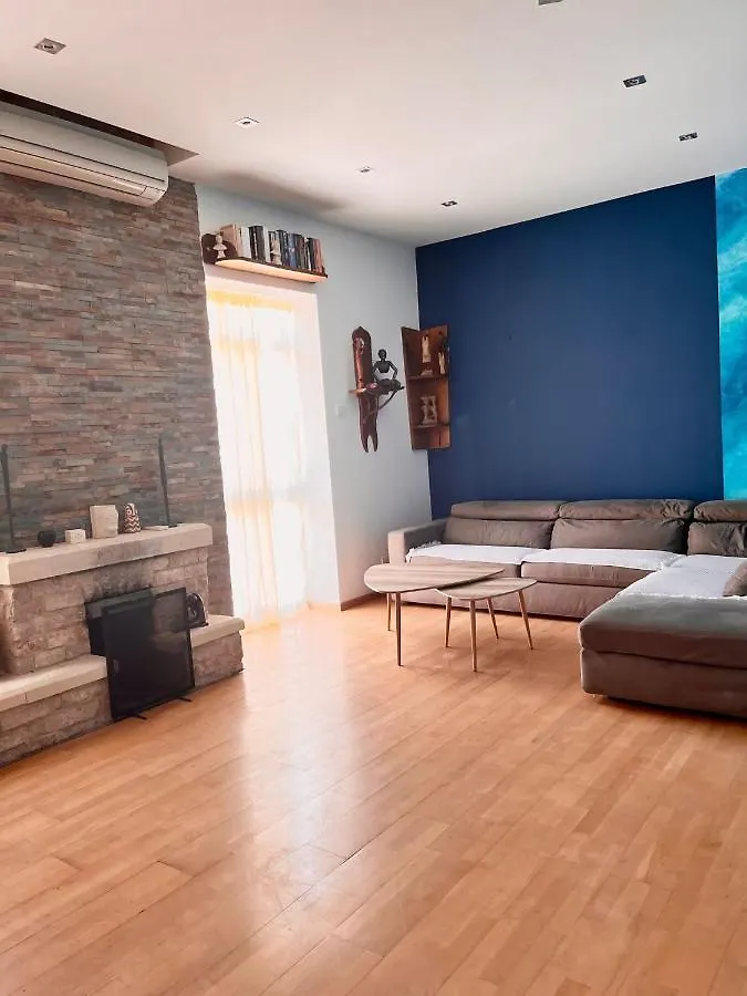 Bright Bookworm'S Haven Apartment Sliema