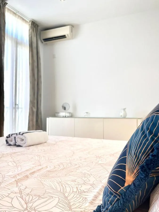 Bright Bookworm'S Haven Apartment Sliema Malta