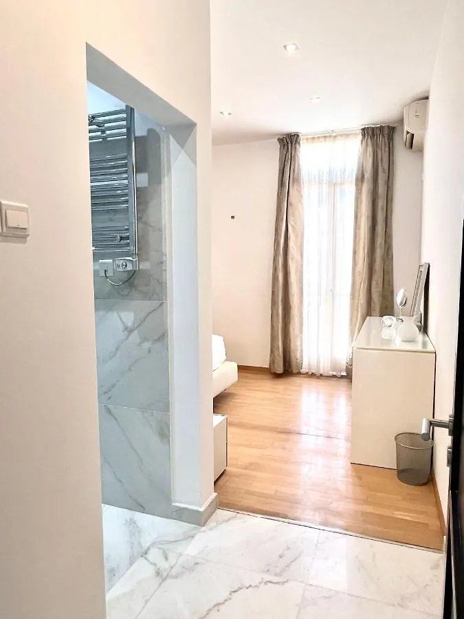 Bright Bookworm'S Haven Apartment Sliema