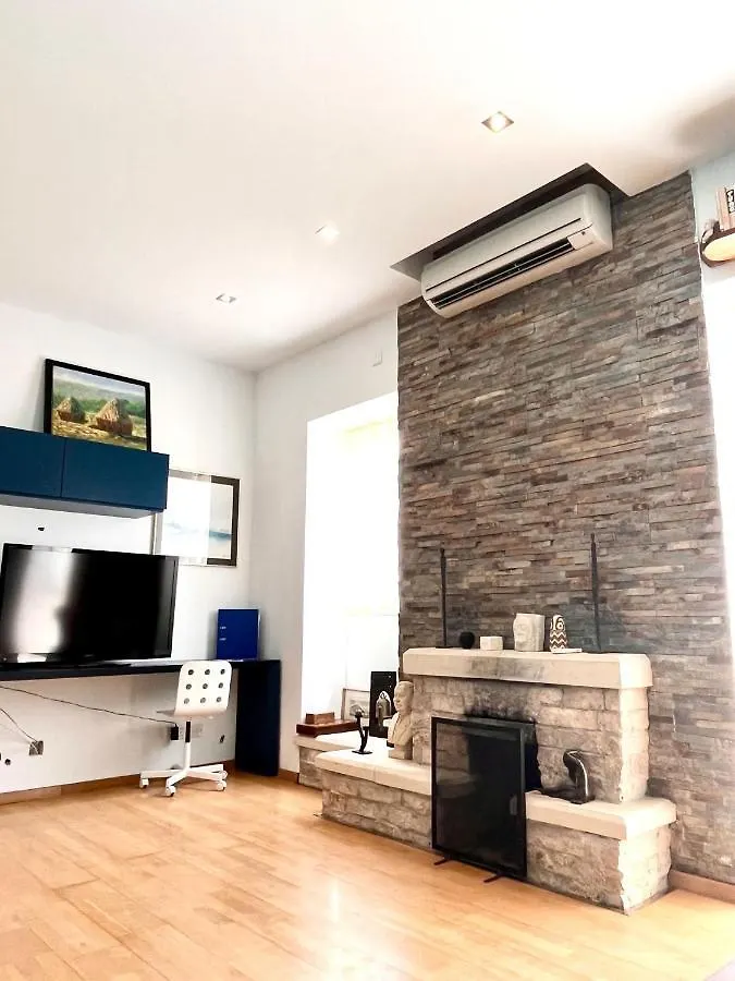 Bright Bookworm'S Haven Apartment Sliema