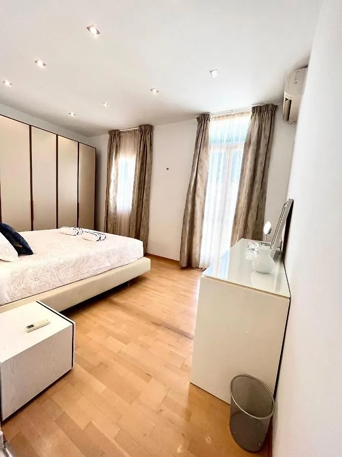Bright Bookworm'S Haven Apartment Sliema